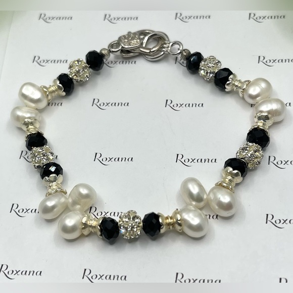 This elegant unique jewelry set features one bracelet and one pair of Earrings - Picture 3 of 4